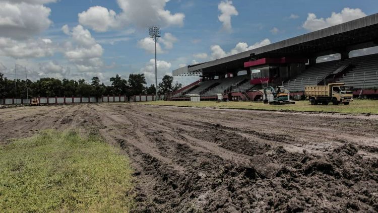 Kondisi stadion Kalteng Putra sebelum bersaing di Liga 1. Copyright: © Kalteng Putra