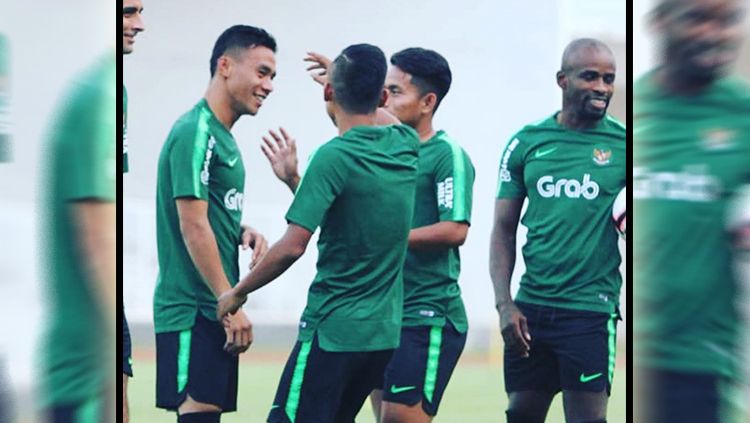 Alsan Sanda (kiri) ketika berlatih di timnas Indonesia.