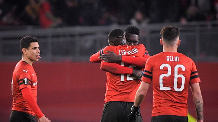 Selebrasi para pemain Rennes saat kalahkan Arsenal di leg pertama babak 16 besar Liga Europa 2018/19. Copyright: © INDOSPORT