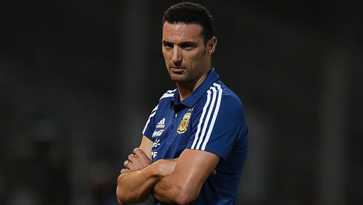 Lionel Scaloni, pelatih Timnas Argentina merasa beruntung timnya imbang melawan Paraguay. Copyright: © INDOSPORT