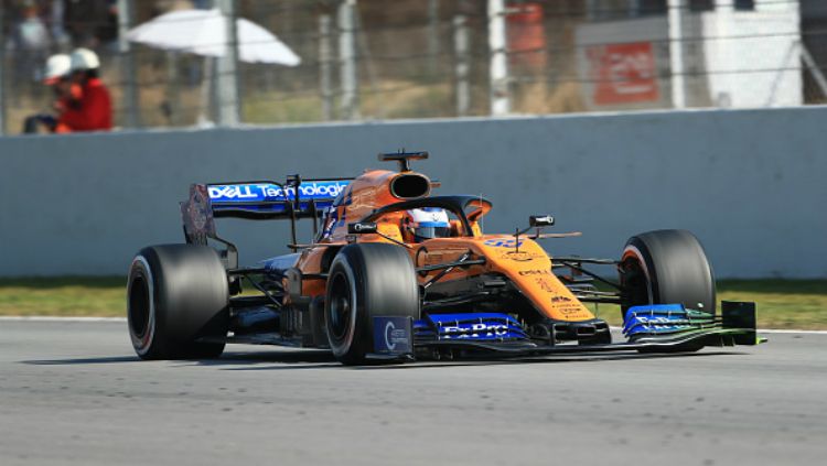 Tim Formula 1 McLaren memastikan akan meninggalkan mesin Renault dan beralih ke produsen mesin baru musim depan. Copyright: © Indosport