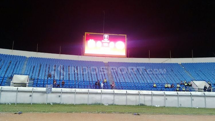 Kursi tribun di Stadion Si Jalak Harupat, Kabupaten Bandung, Selasa (12/03/2019) tampak kosong saat Persib menghadapi Perseru. Copyright: © Arif Rahman/INDOSPORT