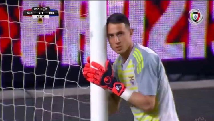 Ekspresi kiper Benfica, Odisseas Vlachodimos usai melakukan blunder dalam laga melawan Belenenses Copyright: &copy; The Sun
