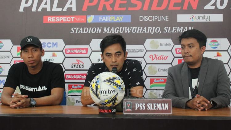 Seto Nurdiyantoro dan Ega Rizki Permana dalam jumpa pers Copyright: © Indosport/Ronald Seger Prabowo