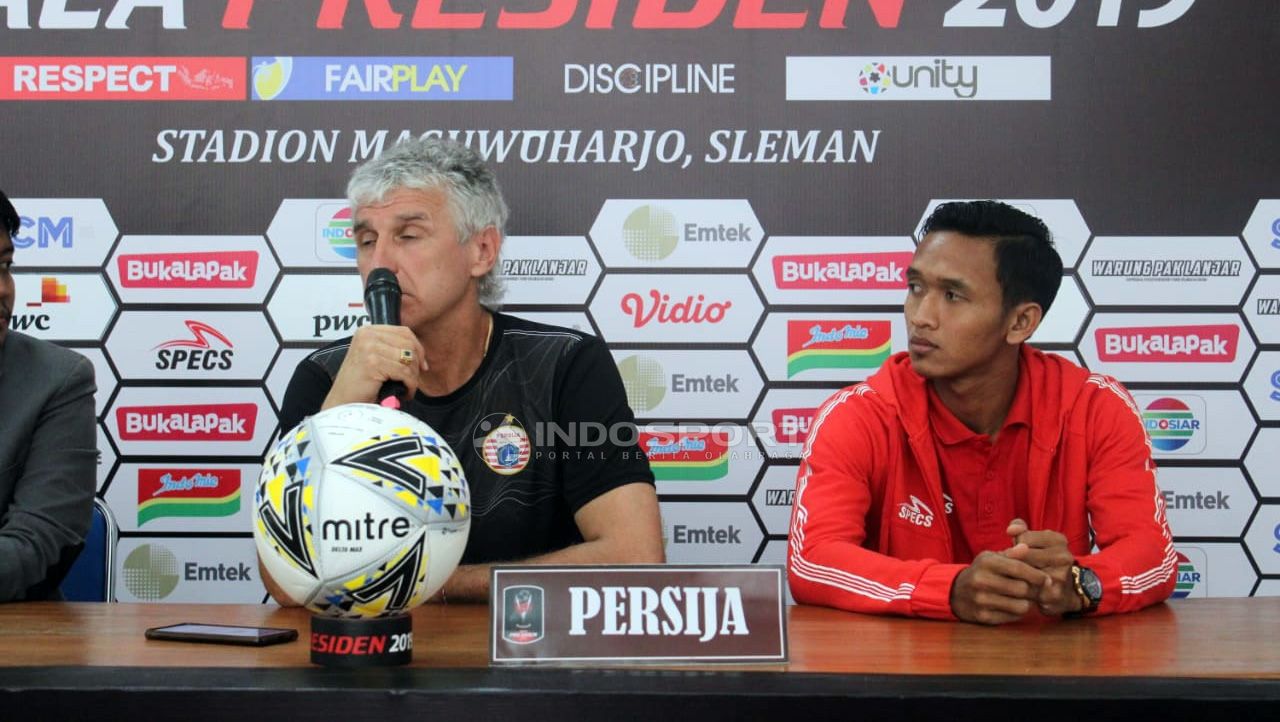Pelatih Persija Jakarta, Ivan Kolev saat konfrensi pers. Copyright: © Ronald Seger Prabowo/Indosport.com