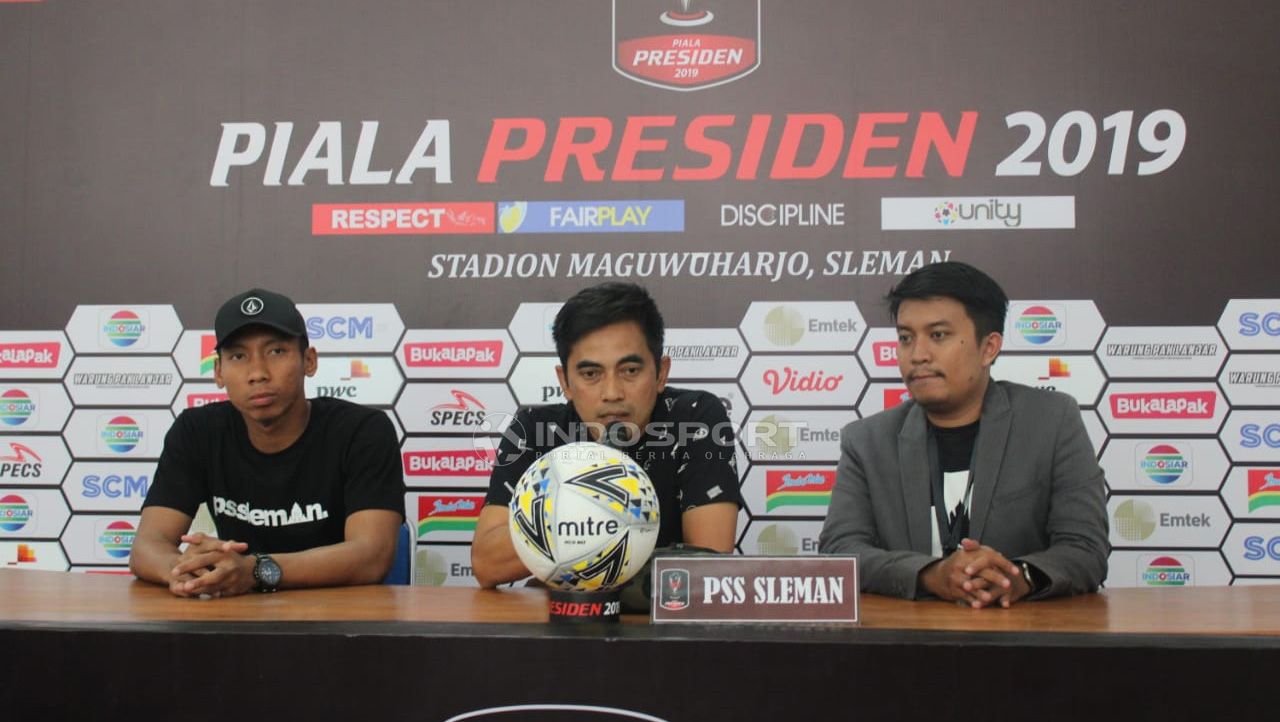 Pelatih PSS Sleman, Seto Nurdiyantoro saat konfrensi pers. Copyright: © Ronald Seger Prabowo/Indosport.com
