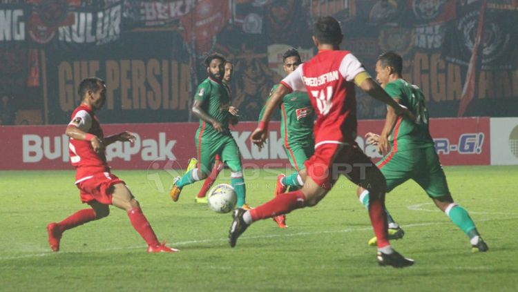 Situasi pertandingan PSS Sleman vs Persija Jakarta. Copyright: © Ronal Seger Prabowo/INDOSPORT
