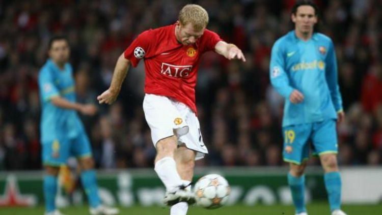 Legenda Manchester United, Paul Scholes, mengaku tanpa sadar memakai sepatu KW saat bertanding. Copyright: © www.sportskeeda.com