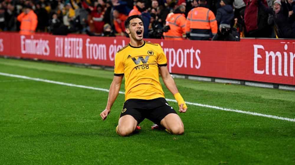 Selebrasi Raul Jimenez setelah cetak gol untuk Wolverhampton Wanderers Copyright: © Sam Bagnall - AMA/Getty Images