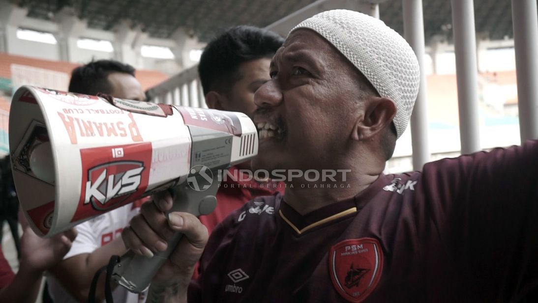 Salah satu ketua kelompok suporter PSM Makassar, Daeng Uki, mencium banyak aroma negatif dari wacana PSSI yang ingin melanjutkan Liga 1 2020 tanpa ada degradasi. Copyright: © Zainal Hasan/Indosport.com