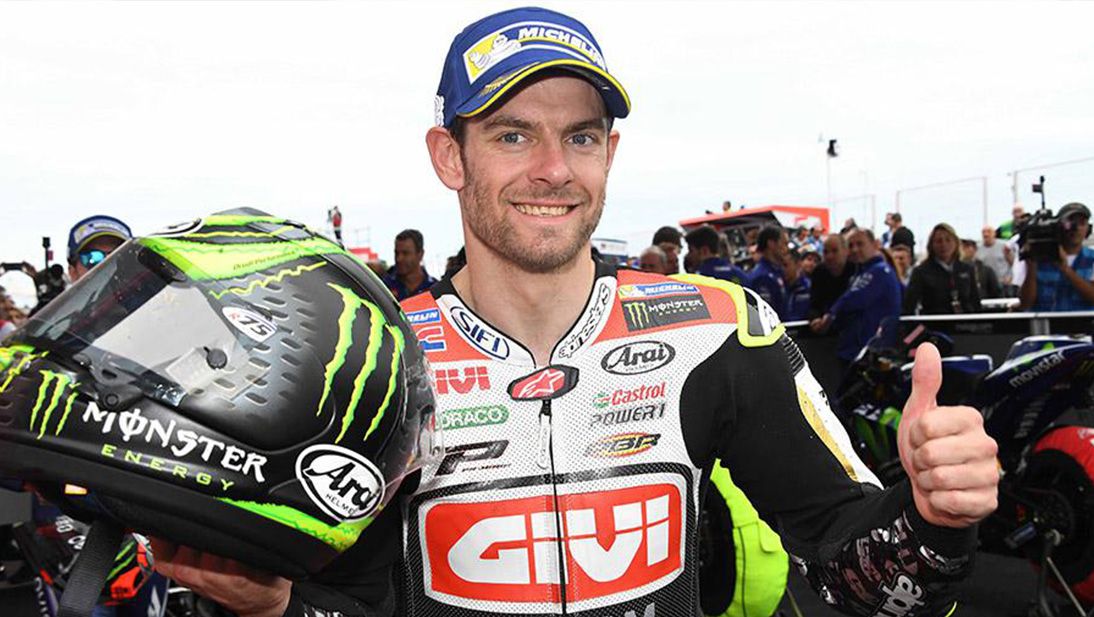 Cal Crutchlow berpose di MotoGP seri Argentina. Copyright: © Indosport.com