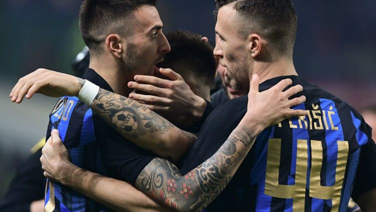 Pemain Inter Milan Merayakan gol Vecino Copyright: © Indosport