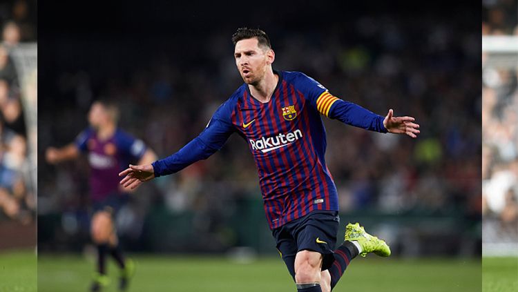 Selebrasi Lionel Messi saat mencetak gol untuk Barcelona di LaLiga Spanyol 2018/19. Copyright: © INDOSPORT