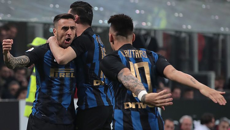 Matias Vecino berselebrasi usai mencetak gol ke gawang AC Milan. Copyright: © Getty Images/Emilio Andreoli