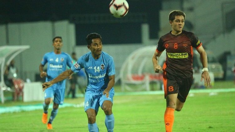 Guilherme Batata (kanan) saat bermain di Liga Super India.  Copyright: © The Live Mirror