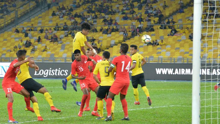 Pemain Malaysia saat berhadapan dengan Singapura di Ajang Marine Cup Copyright: © Twitter/FAM_Malaysia