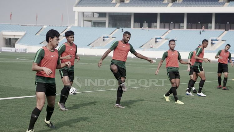 Latihan terakhir timnas Indonesia U-23 jelang laga perdana kualifikasi Piala AFC U-23 2020 di Stadion My Dhin Hanoi Vietnam. Copyright: © Timnas Indonesia U-23