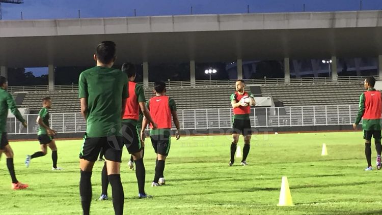 Situasi latihan Timnas Indonesia Senior Stadion Madya Senayan. Copyright: © Petrus Manus Da Yerimon/INDOSPORT