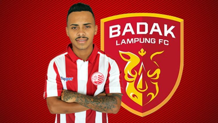 Fernando Jose Gomes Junior dan logo Badak Lampung FC. Copyright: © INDOSPORT