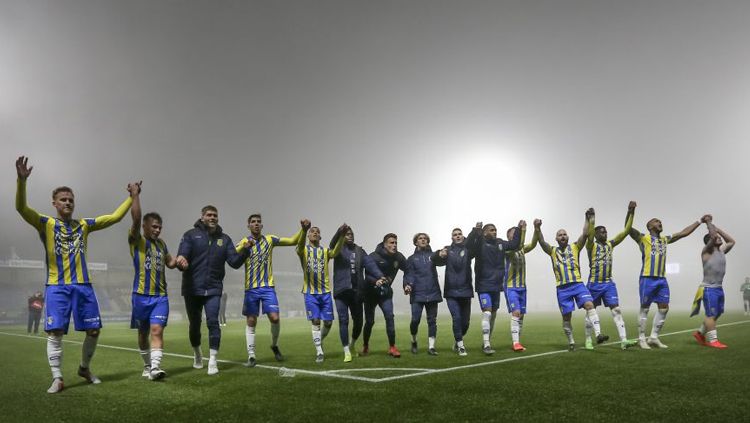 RKC Waalwijk klub Ezra Walian merayakan kemenangan di Eerste Divisie. Copyright: © rkcwaalwijk.n