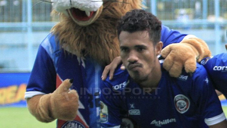 Bek Arema FC Alfin Tuasalamony Copyright: © Ian Setiawan/INDOSPORT