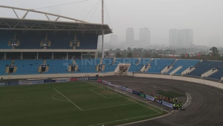 Siapa sangka stadion di Vietnam yang disebut berkualitas jelek harga sewanya ternyata lebih mahal ketimbang Stadion Gelora Utama Bung Karno (SUGBK). Copyright: © Zainal Hasan/INDOSPORT