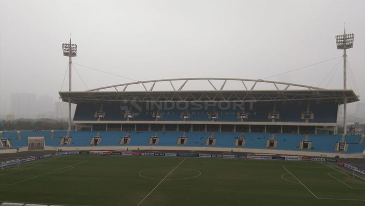 Stadion My Dinh kosong, suporter Timnas Indonesia U-23 tak ada yang menonton langsung laga melawan Brunei Darussalam. Copyright: © Zainal Hasan/INDOSPORT