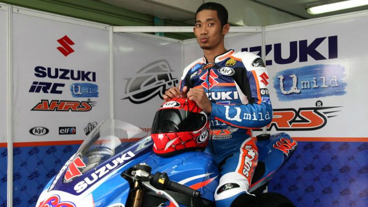 M. Fadli Imammudin saat tampil di MotoGP dengan memakai motor dari Suzuki. Copyright: © gilaroda.wordpress.com