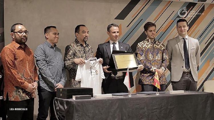 CEO Badak Lampung FC Marco Gracia Paulo (paling kiri). Copyright: © liga-indonesia.id