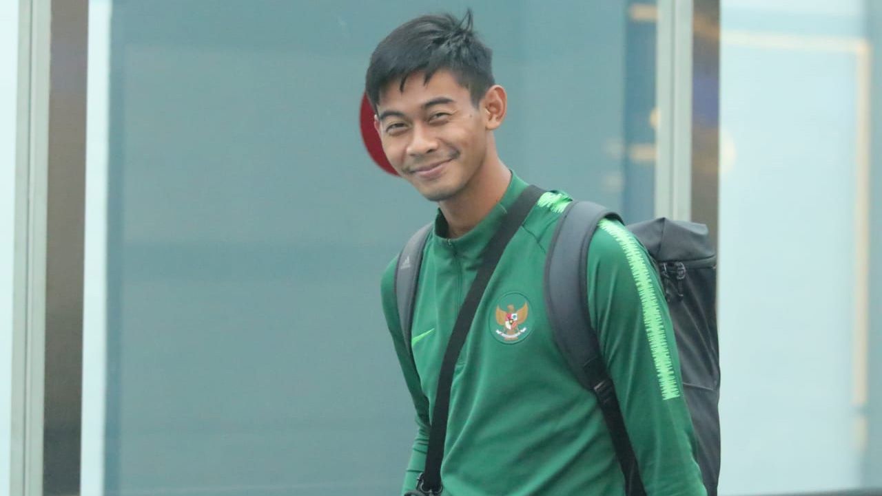 Satria Tama kiper Timnas U-23 tiba di Indonesia. Copyright: © Bandung Saputra/PSSI