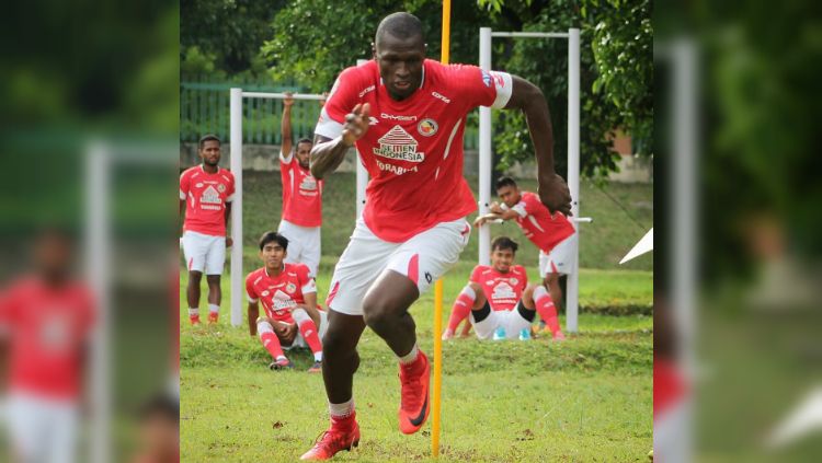 Laga Liga 1 2019 antara Semen Padang vs Persela Lamongan menghasilkan satu nama Man of the Match, yakni Karl Max Barthelemy. Copyright: © Semen Padang