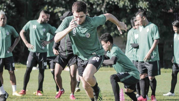 Batata saat menjalani sesi latihan bersama PSS Sleman. Copyright: © PSS Sleman