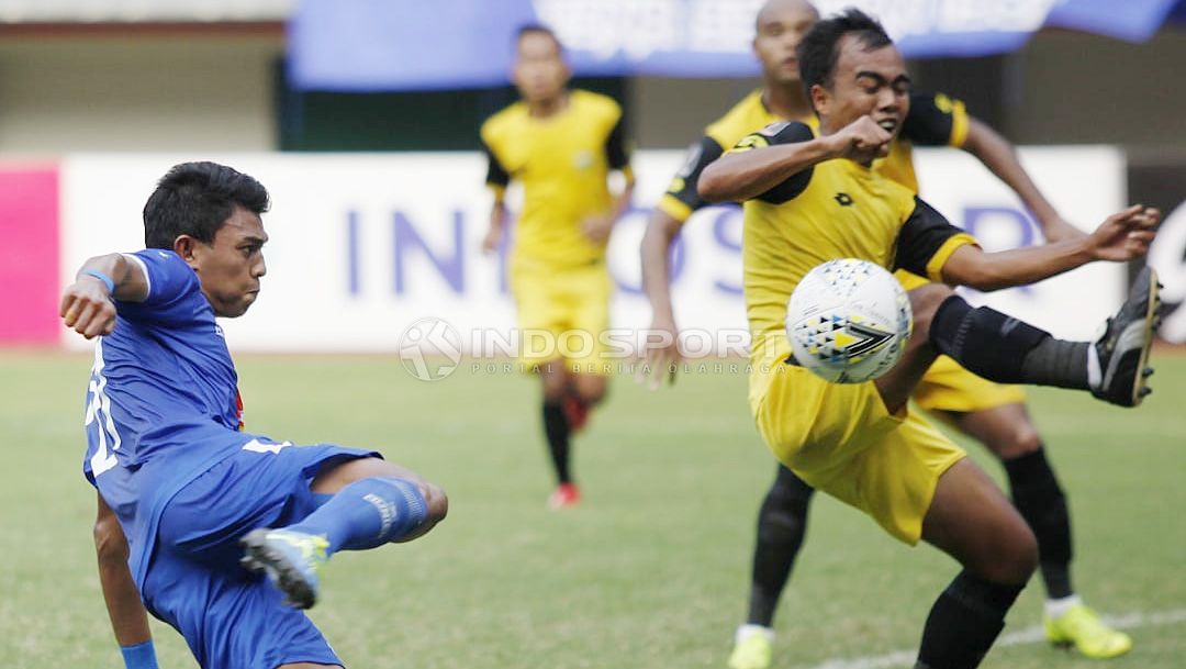 Bhayangkara FC vs Arema FC. Copyright: © Herry Ibrahim/Indosport.com