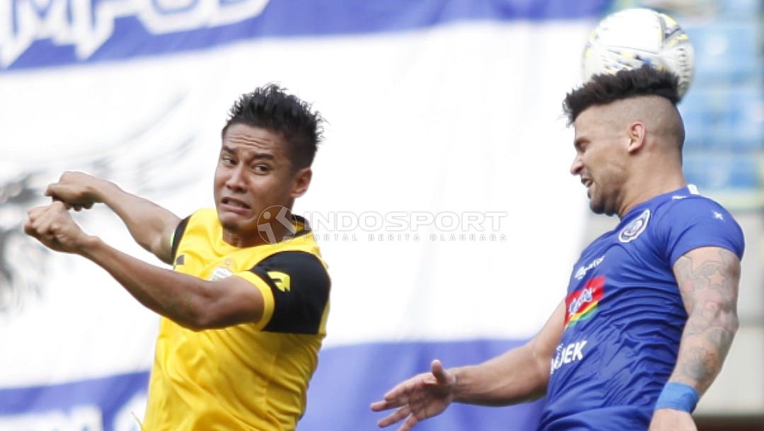 Bhayangkara FC vs Arema FC. Copyright: © Herry Ibrahim/Indosport.com