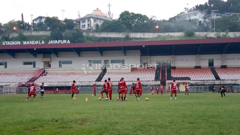 Persipura Jayapura saat menjalani latihan, Selasa (02/04/19). Copyright: &copy; Sudjarwo/Indosport.com