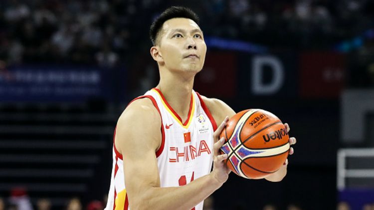 Yi Jianlian saat tampil membela Timnas Basket China. Copyright: © VCG/VCG via Getty Images