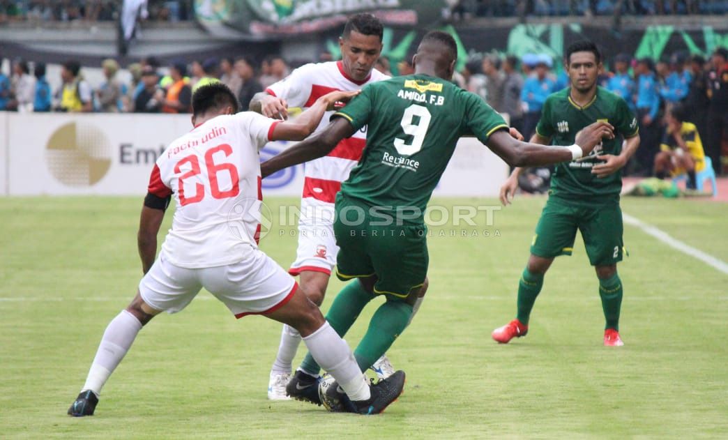 Pertandingan leg pertama babak semifinal Piala Presiden 2019 antara Persebaya Surabaya vs Madura United di Stadion GBT. Copyright: © Fitra Herdian/Indosport.com