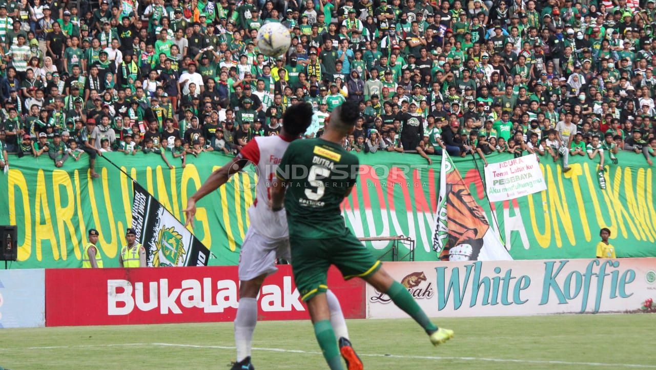Pertandingan Persebaya Surabaya vs Madura United. Copyright: © Fitra Herdian/Indosport.com