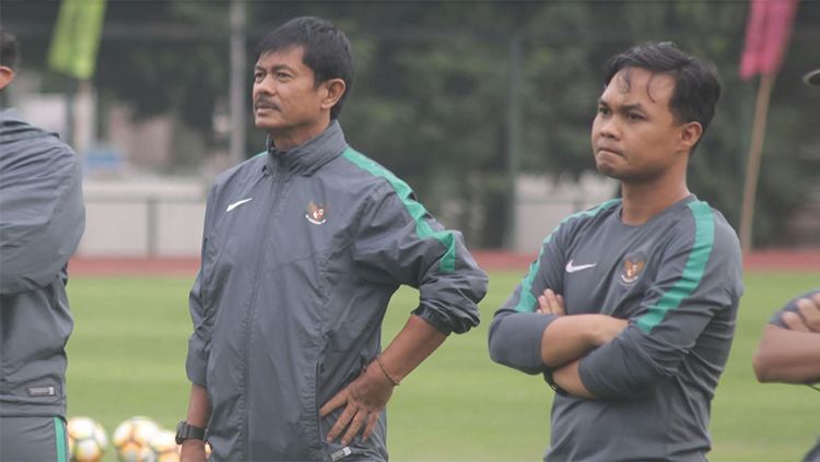 Guntur Cahyo (kanan) saat bersama Timnas Indonesia U-19 tahun lalu. Copyright: © Indosport/Ronald Seger Prabowo