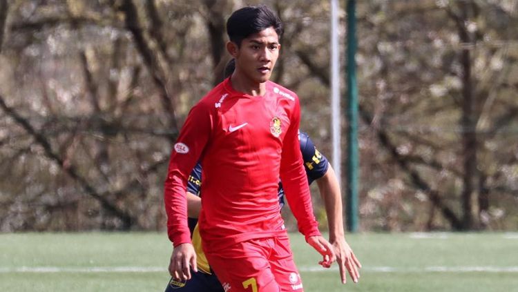 Pemain muda asal Indonesia, Firza Andika, berhasil mencetak dua gol untuk AFC Tubize U-18 saat pertandingan persahabatan melawan Marcet Academy of Barcelona Copyright: © afctubize_asia_official