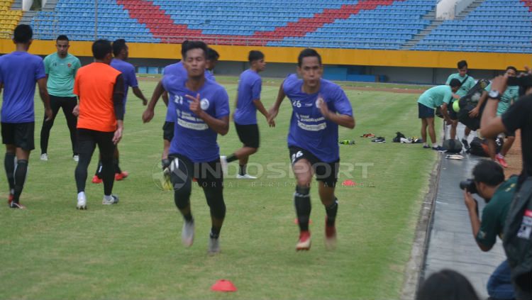 Ambrizal saat melakukan sesi latihan bersama Sriwijaya FC. Muhammad Effendi/INDOSPORT. Copyright: © Muhammad Effendi/INDOSPORT