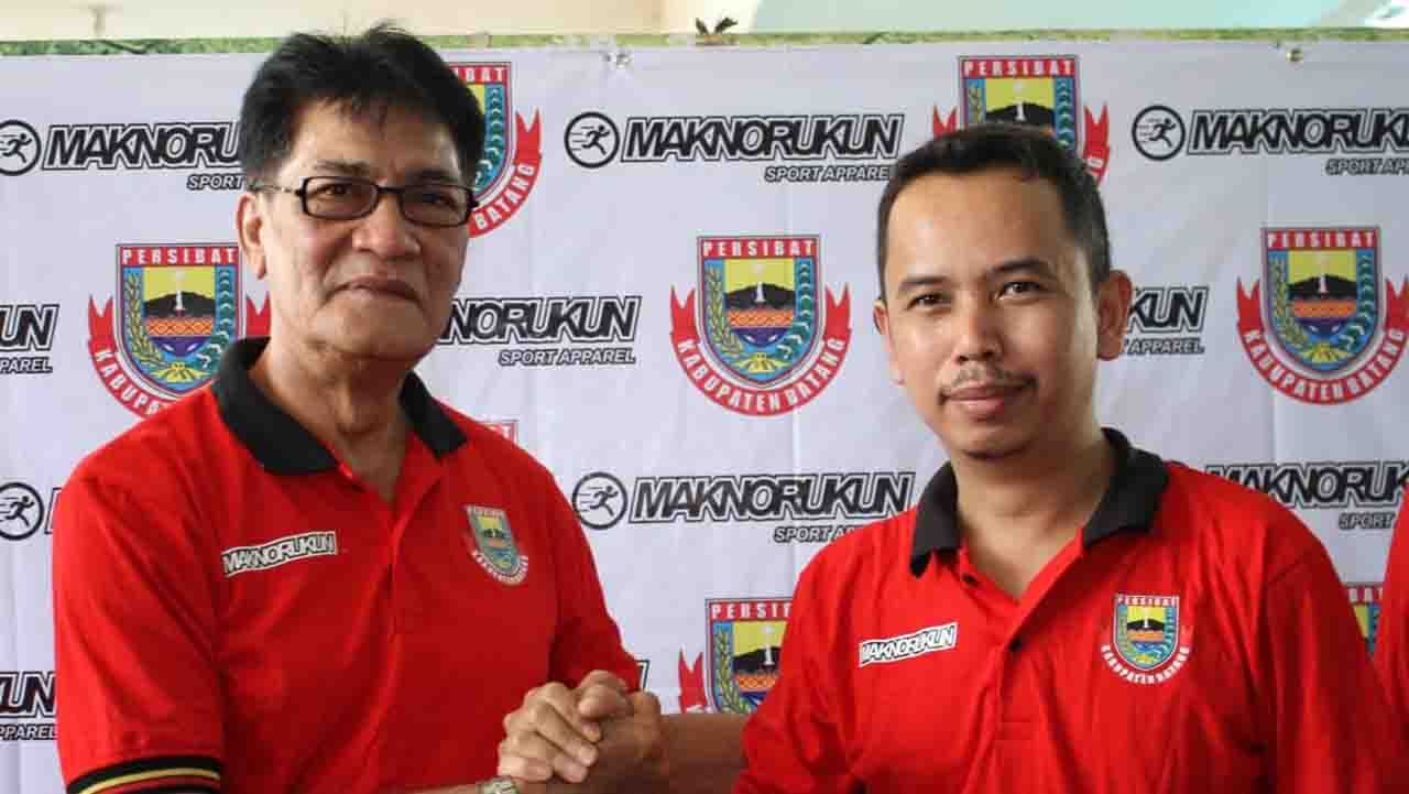 Perkenalan resmi pelatih Persibat Batang, Freddy Muli./Media Persibat Copyright: © Media Persibat