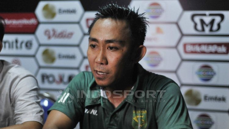 Pemain Persebaya, Rendi Irwan, menyebut dirinya tak memiliki persiapan khusus selama masa PSBB di Surabaya. Copyright: © Fitra Herdian/Indosport