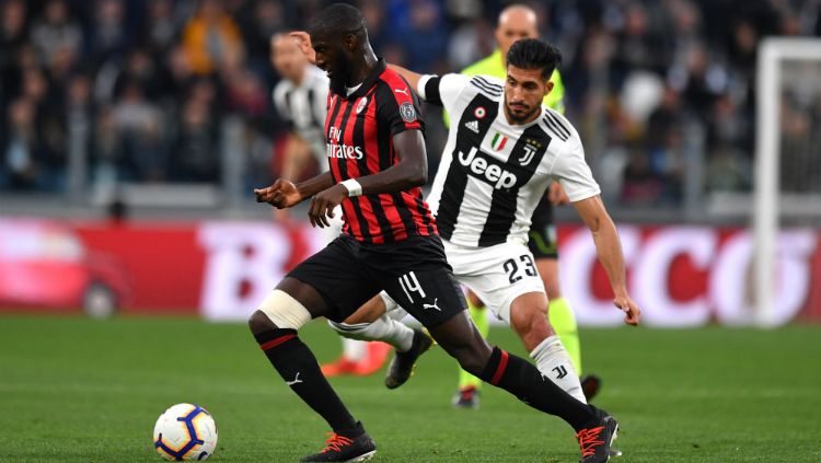 Gelandang Chelsea, Tiemoue Bakayoko dikabarkan telah nekat menghubungi pihak AC Milan untuk menyatakan keinginannya pindah ke San Siro musim depan. Copyright: © Tullio M. Puglia/Getty Images