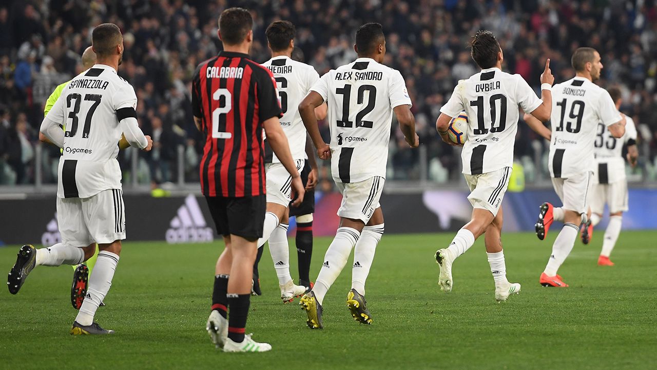 Paulo Dybala berhasil samakan kedudukan skor dengan AC Milan lewat tendangan kotak penalti pada laga Serie A Italia melawan AC Milan pada Minggu (06/05/19) dini hari. Tullio M. Puglia / Getty Images Copyright: © Tullio M. Puglia / Getty Images