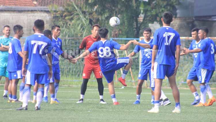 Persib Bandung berlatih di Lapangan Lodaya, Kota Bandung (Arif Rahman/INDOSPORT) Copyright: © (Arif Rahman/INDOSPORT)