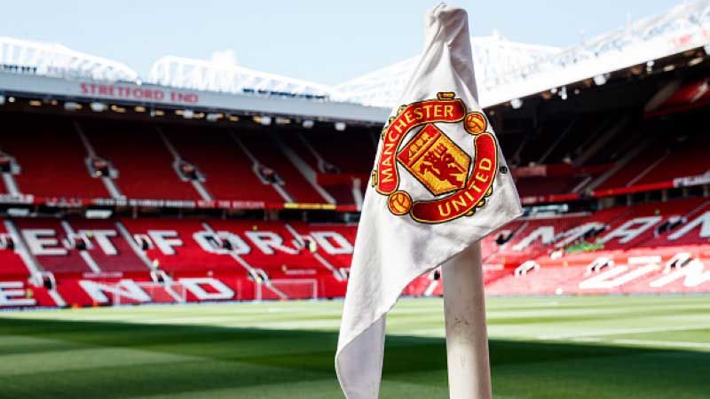 Bendera Manchester United. Copyright: © Robbie Jay Barratt - AMA/Getty Images