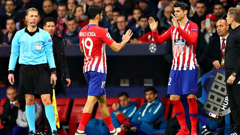 Diego Costa keluar lapangan dan digantikan Alvaro Morata di pertandingan Liga Champions Copyright: © Chris Brunskill/Fantasista / Contributor