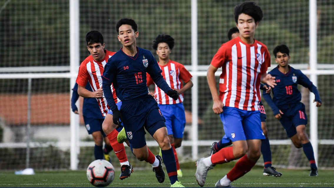 Pemain Timnas Thailand U-15 dalam laga uji coba kontra tim LaLiga Spanyol Copyright: © https://twitter.com/changsuek_th