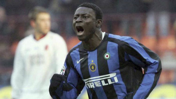 Dua penyerang Nigeria eks Inter Milan yang lebih hebat dari Ganiyu Oseni, sepertinya bisa pula masuk ke dalam kandidat perekrutan Persib Bandung. Copyright: © New Press/Getty Images